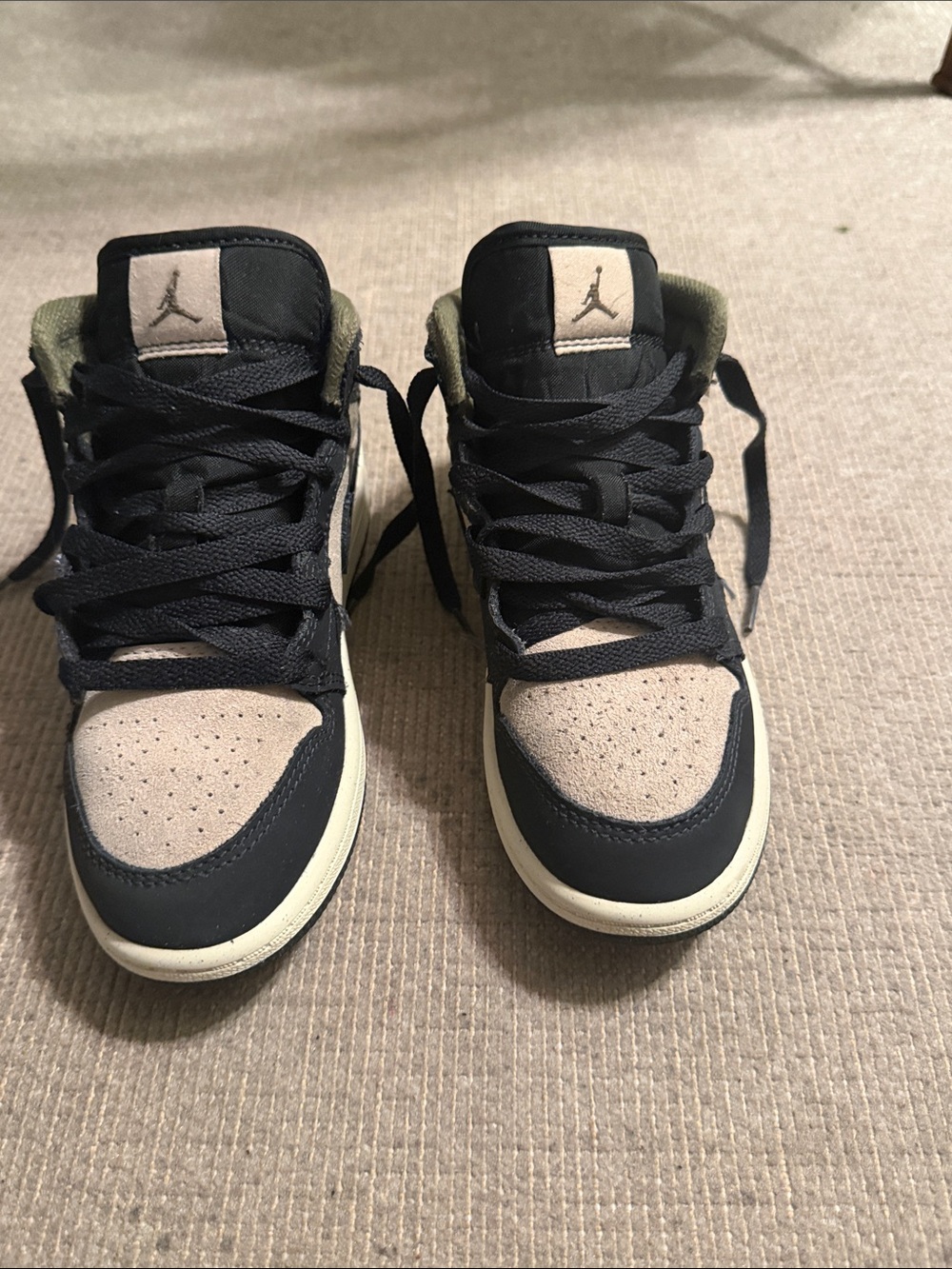 Jordan 1 Mid SE Kids Sneakers in Navy, Cream and Olive. Size 13.5 child